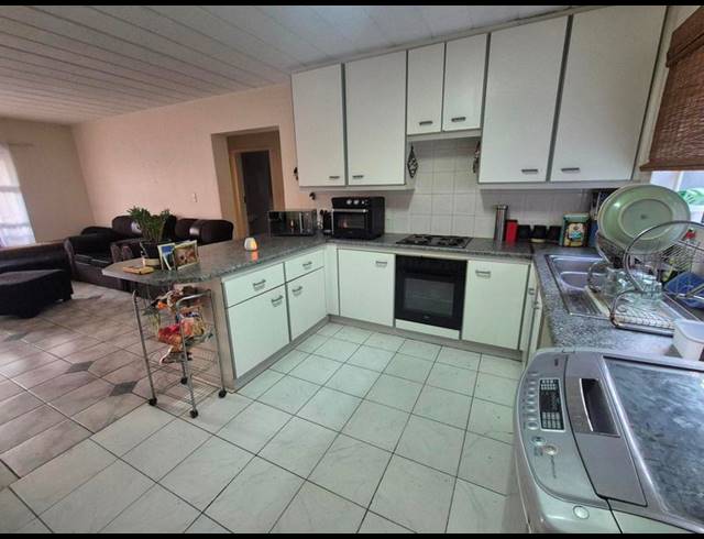 2 BEDROOM APARTMENT FOR SALE IN RACEVIEW